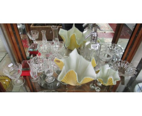 Shelf of glass to include vintage soda syphon