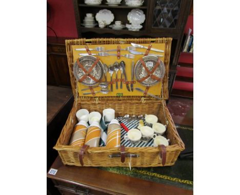Large Brexton wicker picnic hamper
