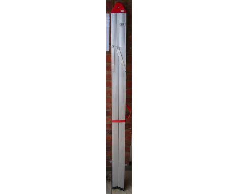 Foldaway step ladder