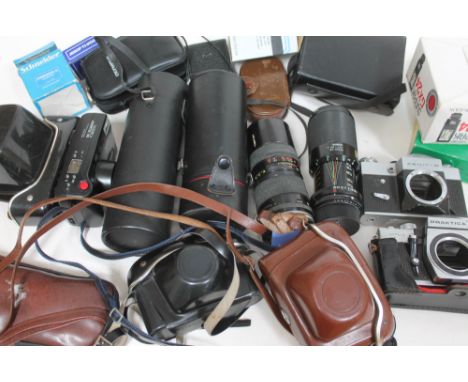 A quantity of vintage cameras and accessories. 
