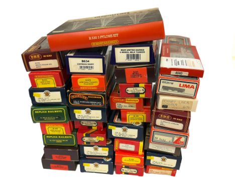 A group of boxed 00 gauge (mostly) coaches and some wagons by various manufacturers including Bachmann, Hornby, Lima, Replica
