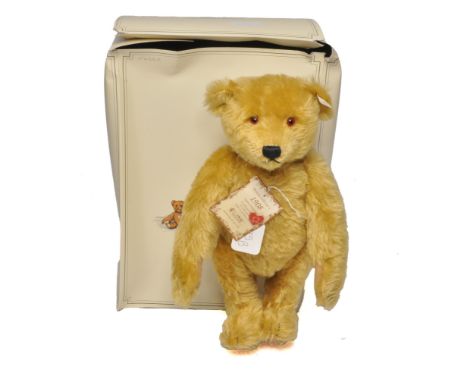 Steiff British Collector's 1994 Teddy Bear Replica 1908 - limited edition 2660/3000. A firm, solid bear filled with excelsior