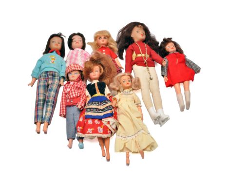 A group of loose vintage fashion dolls, unmarked hence unknown makers. Possible customisations etc. Generally fair.