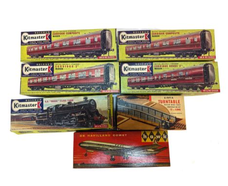 A group of 7 vintage railway and aircraft kits, including 5 Kitmaster OO/HO scale railway coach and locomotive kits such as B