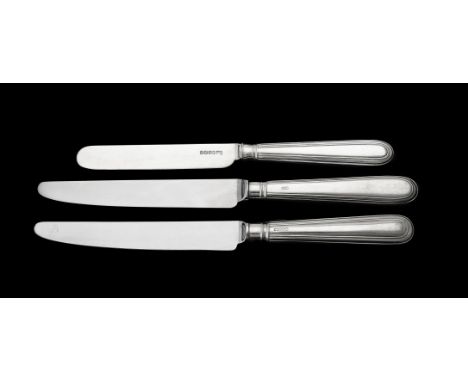 Twenty silver handled table knives by Boodle and Dunthorne, Sheffield 1997, with stainless steel blades, 25.5cm (10in) long; 