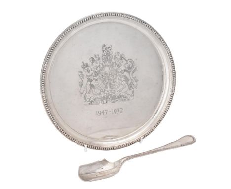 A limited edition silver circular salver by Historical Heirlooms Ltd., Birmingham 1972, no. 2224 of 3500, commemorating the s
