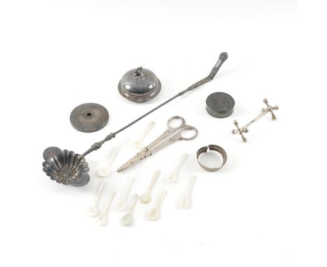 A GROUP OF SILVER, FOREIGN AND FURTHER ITEMS (17)Comprising; a hinge lidded European circular box, a European lid, one knife 