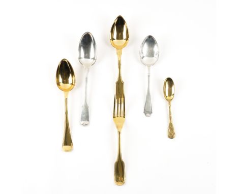 A GROUP OF EUROPEAN GILT AND SILVER FLATWARE (6)Comprising; a pair of North European gilt fiddle and thread pattern servers, 