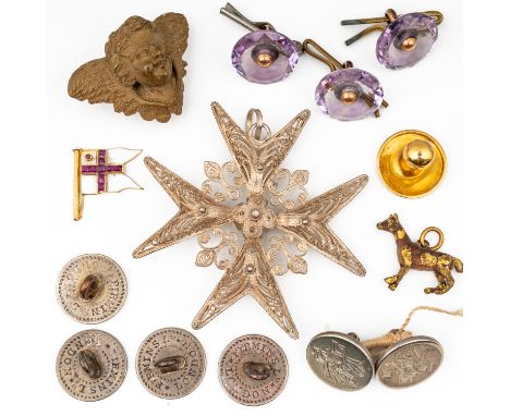 A GROUP OF JEWELLERY AND FURTHER ITEMS (14)Comprising; a gold, white enamelled and ruby stick pin finial designed as a flag, 