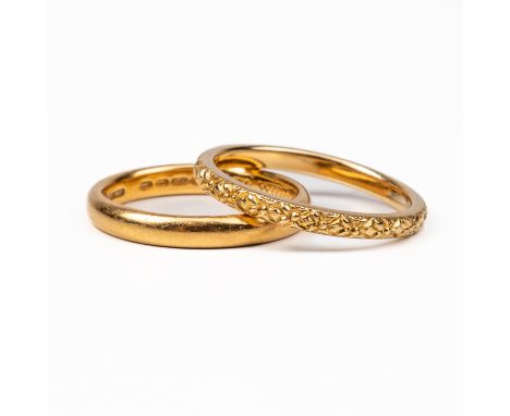 TWO GOLD WEDDING BAND RINGS (2)The first 18ct gold with floral decoration to the exterior of the band, size P, Birmingham 195