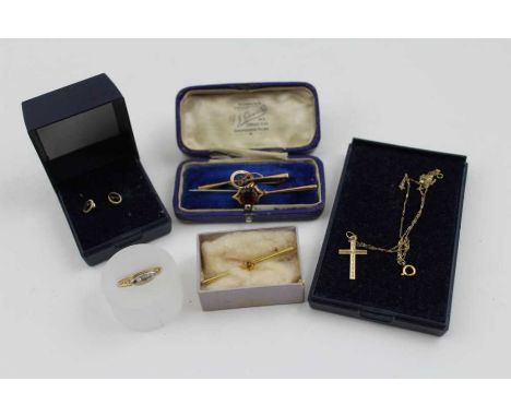 An 18ct gold diamond set ring, three 9ct gold bar brooches, a cross pendant on chain, and a boxed pair of earrings /&nbsp;Con