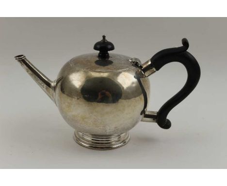 Wakeley &amp; Wheeler, An Irish silver bachelor teapot, of spherical form, on stepped base, Dublin 1917 or 1919 weight: 376g 