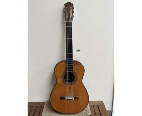 HECTOR QUINE. BRITISH 1926-2015. An important and unique classical guitar by Hector Quine in spruce and rosewood. Interior lu