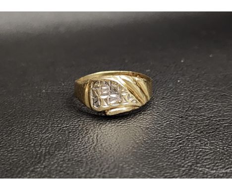 FOURTEEN CARAT GOLD RING the ring with engraved foliate motif details, approximately 1.9 grams, ring size W 