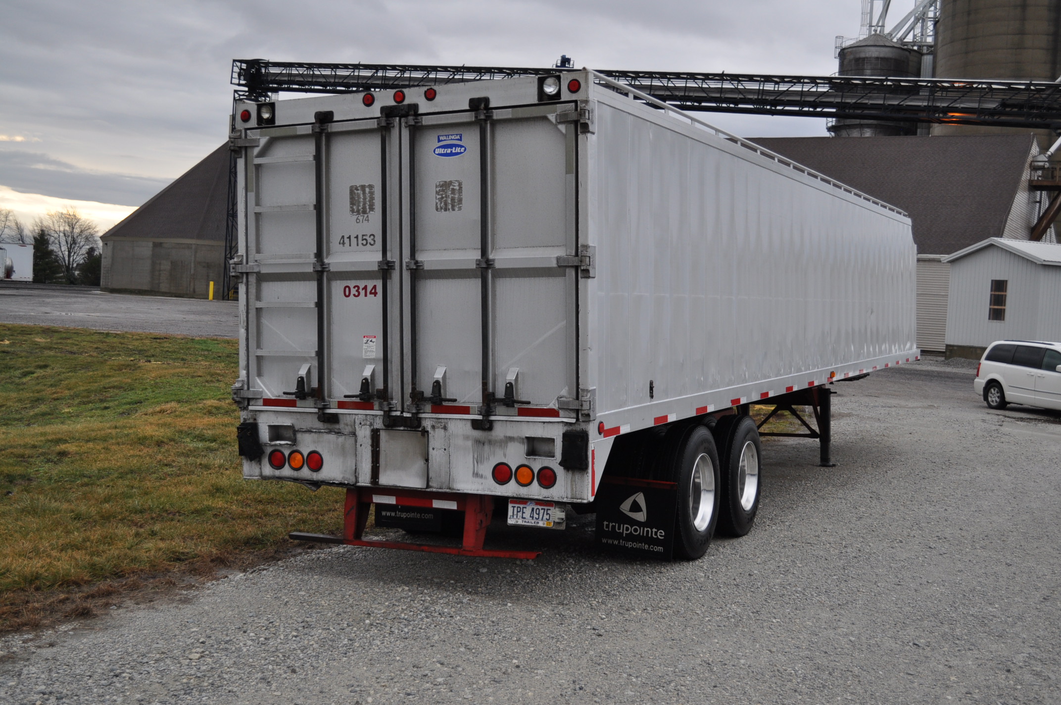 2003 44’ Walinga aluminum bulk/bag combo bulkfeed trailer, sliding