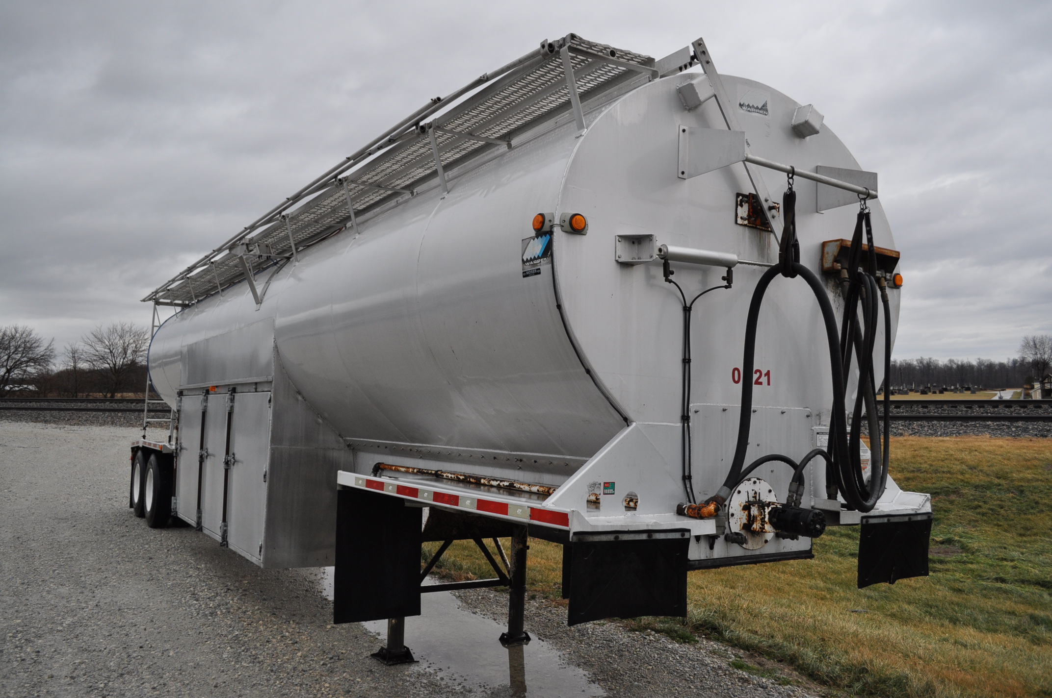 { Choice of lots 30 } 2004 40’ Warren 8bin aluminum bulk feed trailer