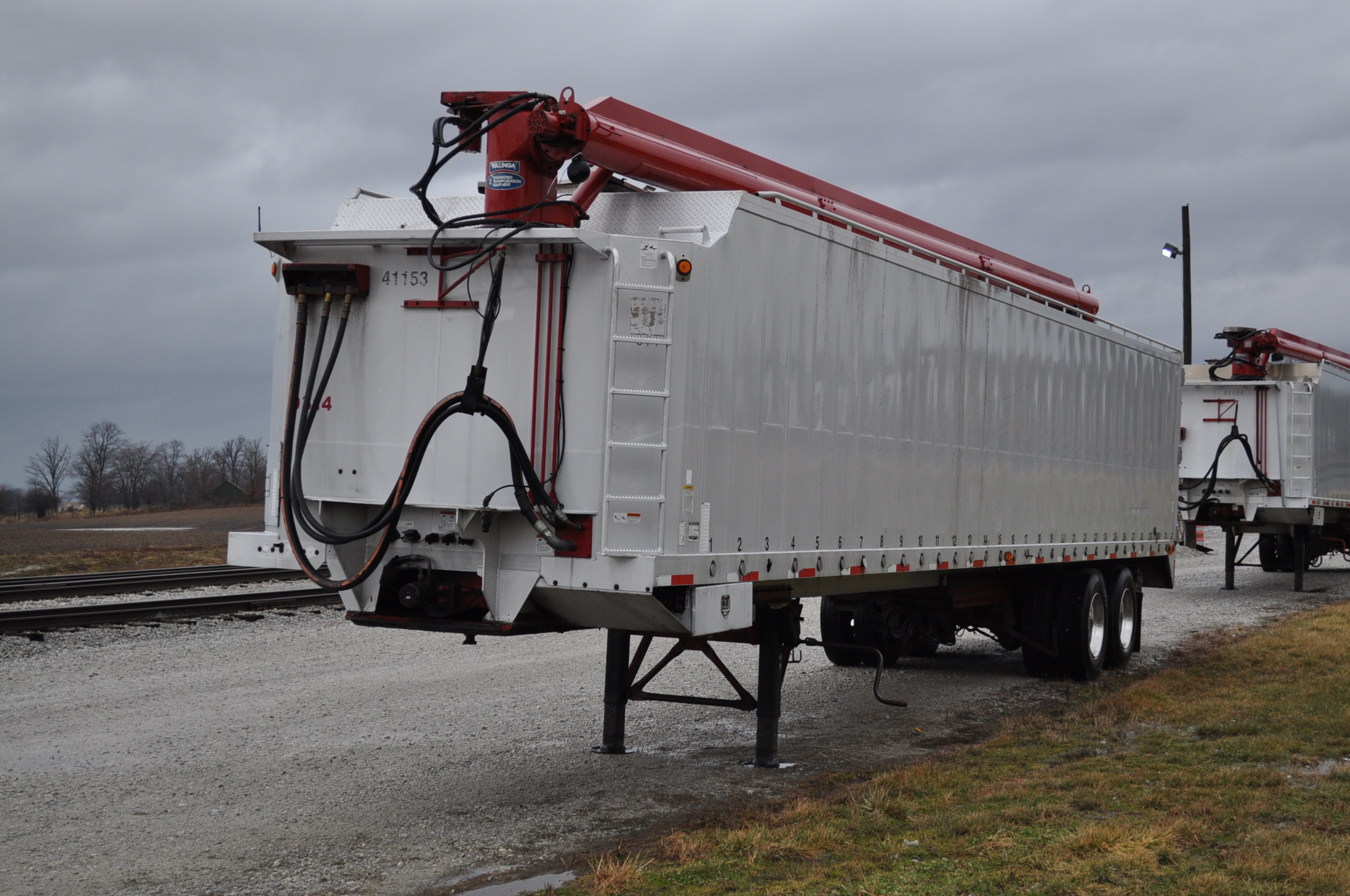 2003 44’ Walinga aluminum bulk/bag combo bulkfeed trailer, sliding