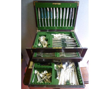 PART SUITE OF SILVER PLATED REEDED FLATWARE BY GEE & HOLMES LTD, SHEFFIELD FOR 12 PLACE SETTING OF 120 PIECES AND OTHER FLATW