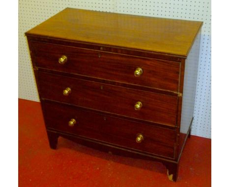 REGENCY MAHOGANY THREE DRAWER CHEST, ON BRACKET FEET (89 cm x 92 cm x 48 cm)