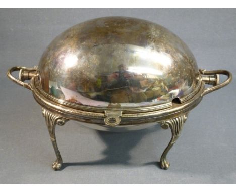 AN EDWARDIAN SILVER PLATED OVAL BREAKFAST DISH WITH A REVOLVING COVER ON FOUR SCROLL LEGS WITH PAW FEET BY HARRISON BROTHERS 