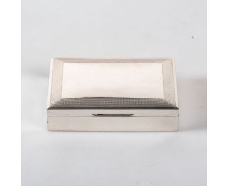 Harman Bros, Birmingham 1967, the hinged lid with a border of engine-turning, cedar-lined 16cm wide