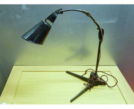 WALLIGRAPH JAPANNED IRON ADJUSTABLE DESK LAMP ON A TRIPOD BASE