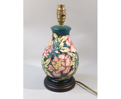 MOORCROFT 'PEONY' BALUSTER TABLE LAMP ON A HARDWOOD BASE, ID 119M, SHAPE 7/7, M11, POSTCODE ST6 2BH (H: 28 cm)