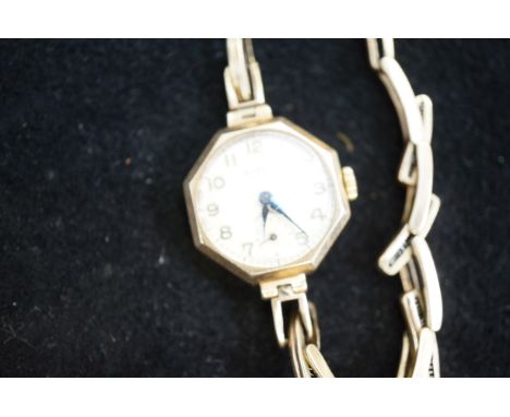 9ct Gold case &amp; bracelet vintage ladies wristwatch Summit 17 jewels incabloc - currently ticking Weight 15.9g