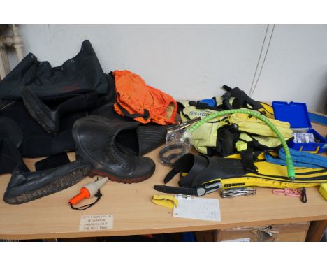 Ap budy profile stab jacket 'M' 008895 with emergency cylinder, sea quest weight belt with kit ring attachment 3x6lb, 1x 4lb 