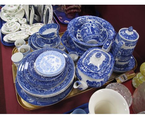 Copeland Italian Spode Pottery, of twenty one pieces, including tea and coffee pots, meat plate, fruit bowl, Willow Pattern a