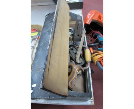No. 4 Woodworkers Plane, smaller example by Stanley, drill, Tyzack saw, other tools in carry box.