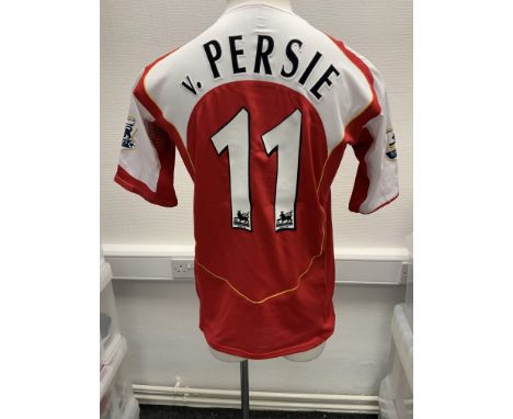 Arsenal 2004/2005 Match Worn Football Shirt: Red short sleeve home shirt made by Nike with 02 sponsorship. Premier League pat