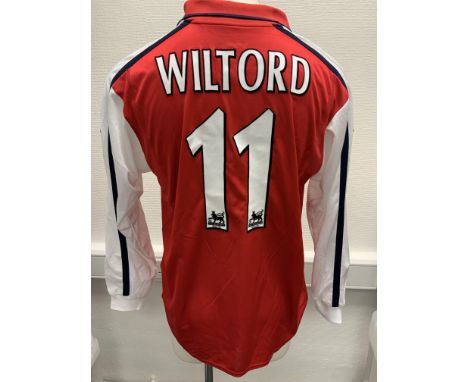 Arsenal 2001/2002 Match Worn Football Shirt: Red long sleeve home shirt made by Nike with Dreamcast sponsorship. Premier Leag