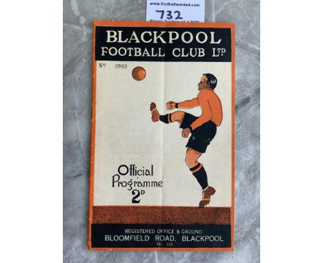 31/32 Blackpool v West Brom Football Programme: Division 1 match in very good condition with no team changes. Light fold.