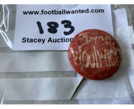 Woolwich Arsenal 1907 Football Badge: Original badge produced by D+M Photo Works of Tooting. Red and white large badge reads 