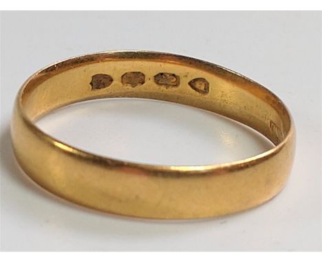 Wedding band 22 carat 3.18g size R 