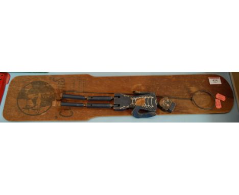 A Claquettes tap-dancing wooden puppet