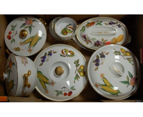 A quantity of Royal Worcester Evesham pattern wares to include vegetable tureens, pasta salad bowl, etc