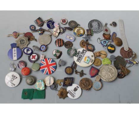 A COLLECTION OF VINTAGE BADGES, of enamel, pin and button types, various subjects to include skating, advertising, boys briga