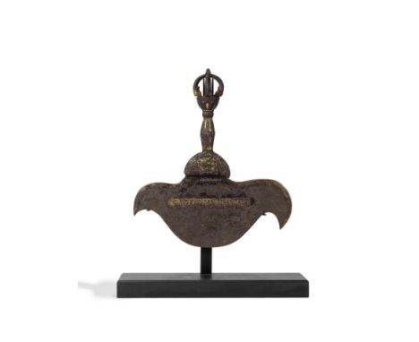 COUTEAU RITUEL (KARTRIKA) EN FER DAMASQUINÉ ORTIBET ORIENTAL, DERGÉ, XVE/XVIE SIÈCLE Himalayan Art Resources item no. 205011 