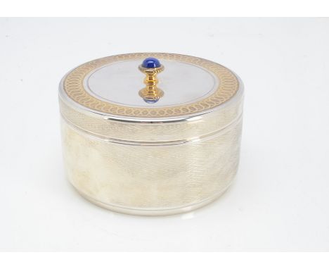 A fine modern silver circular box from Garrard &amp; Co, 15cm diameter, 23.5 ozt, having engine turned chevron patter to side