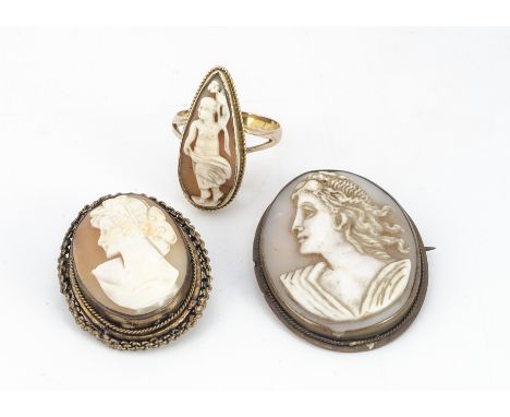 A 19th Century shell cameo gold dress ring, with carved panel of a nude female holding a flower aloft, ring size R, 4.7g toge