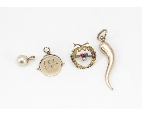 A 9ct gold chilli pendant, a cultured pearl pendant, an I love You rotating charm and a continental gold wreath pin brooch se