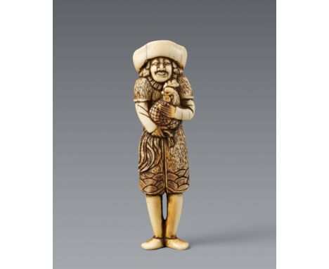 Netsuke eines Holländers mit Hahn. Elfenbein. 18./frühes 19. Jh.Stehend, mit beiden Händen einen langschweifigen Hahn an sich