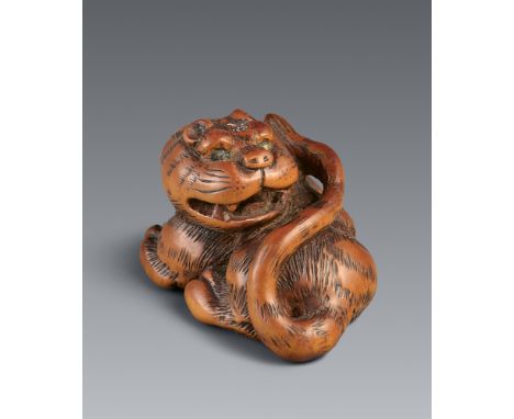 Netsuke eines fauchenden Tigers. Buchsbaum. Tsu. Frühes 19. Jh.Bez.: Minko und kaoMit riesigen Tatzen liegend, den Kopf nach 