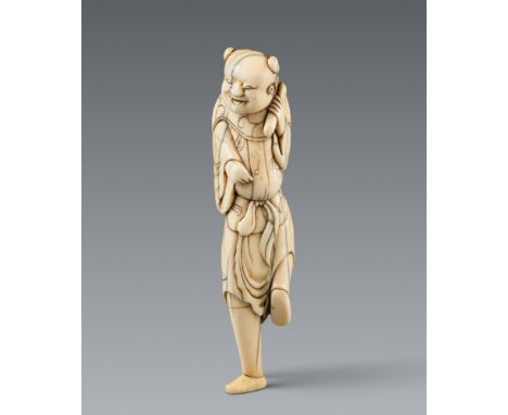 Netsuke des chinesisches Dichter-Exzentrikers Kanzan. Elfenbein. 18. Jh.Im Gleichgewicht auf einem Bein stehend, in der angeh