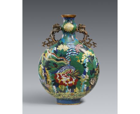 Große Vase vom Typ moon-flask. Email cloisonné. 19. Jh.Runde flache Form mit sich in der Mitte verdickendem Hals und zwei vol
