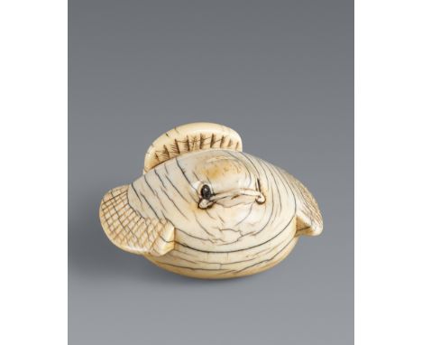 Netsuke eines sehr großen fukura suzume. Elfenbein. 2. Hälfte 18. Jh.Bez. in ovale Kartusche: MasanaoVon typischer stilisiert