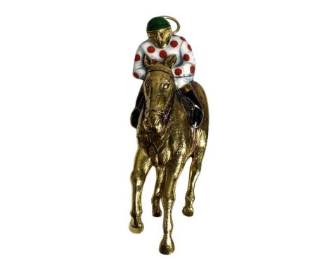 A splendid Horse Racing 18 carat yellow gold and enamel brooch/ pendant, 20th century,  carefully modelled with race horse an