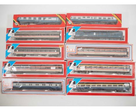 A group of OO gauge passenger coaches and bogie van by LIMA and HORNBY, all in various BR liveries - G/VG in G boxes (10)